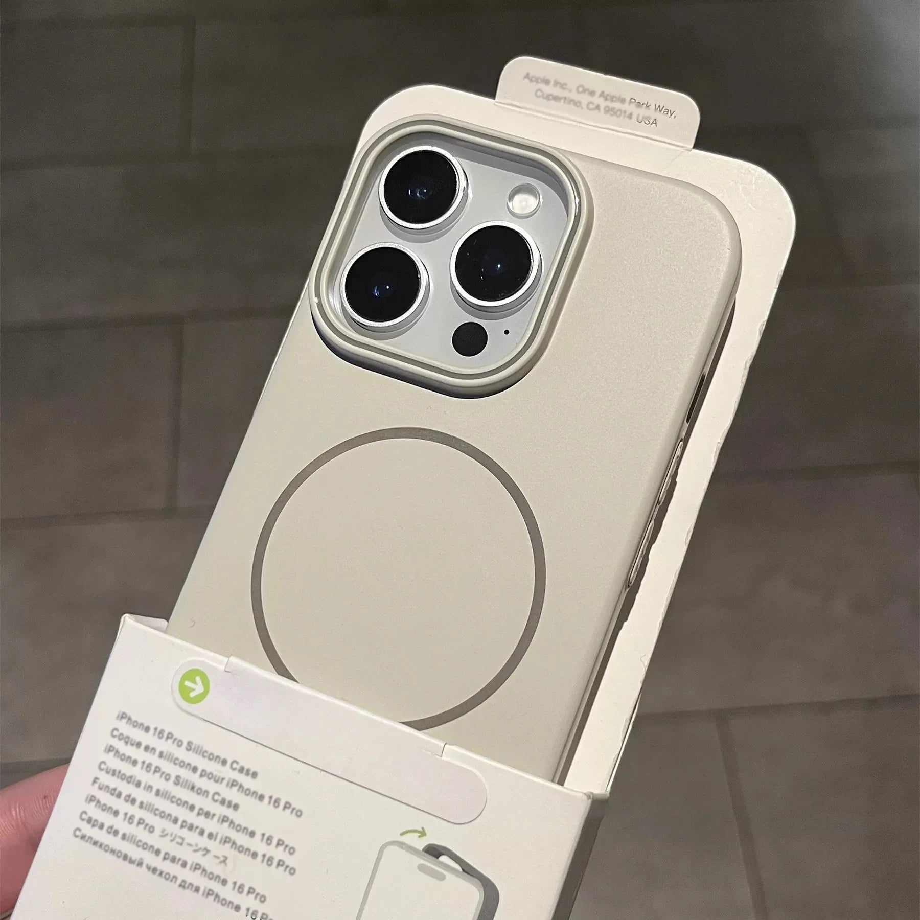 Ultra Thin PC Magnetic Phone Case For iPhone 17 16 15 14 13 12 Mini 11 Pro XR XS Max Plus Protection Magsafe Shockproof Cover